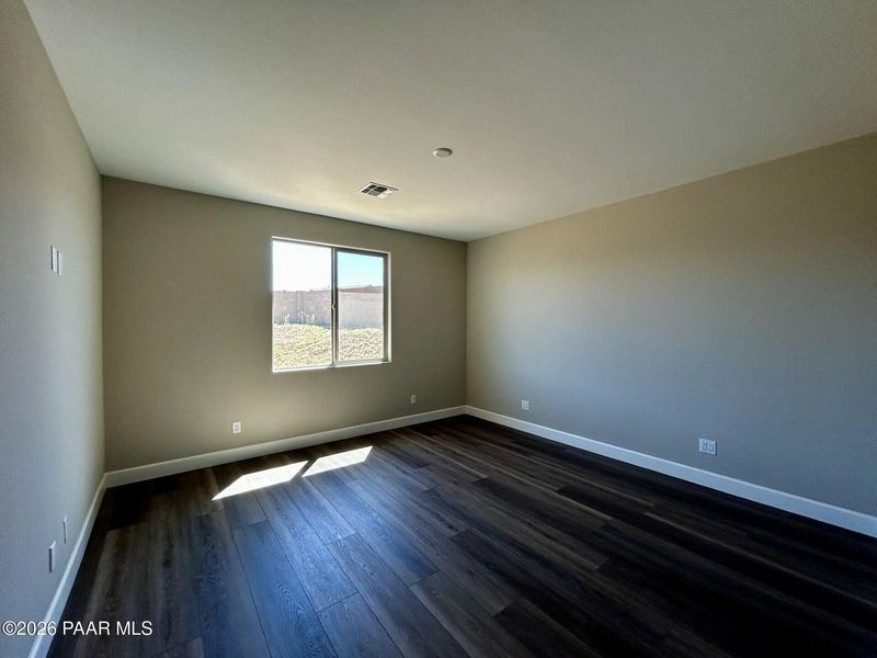 Spacious, unfurnished interior of a new home in North Ridge at Pronghorn Ranch, Prescott Valley (Image 30).