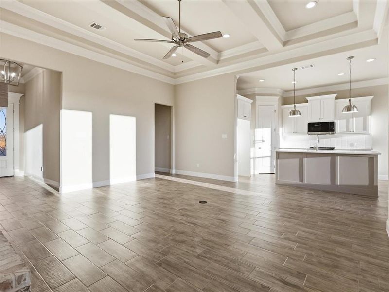 Spacious, unfurnished interior of a new home in , Tolar (Image 27).