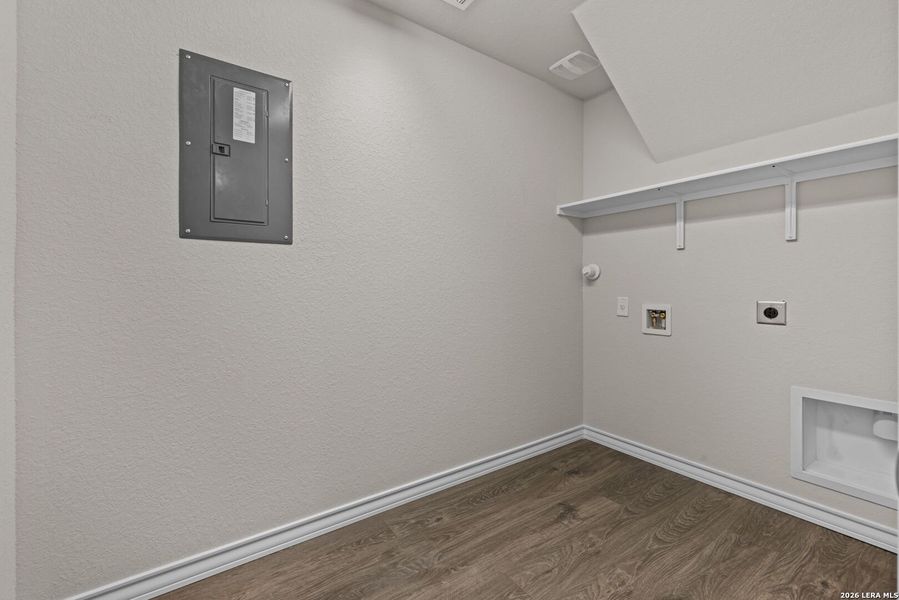 Spacious, unfurnished interior of a new home in Redbird Ranch, San Antonio (Image 17).