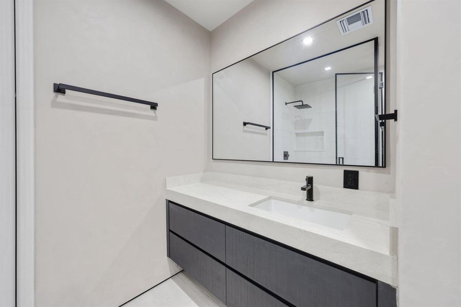 2825 Northeast 27th St - 65.jpg-SMALL