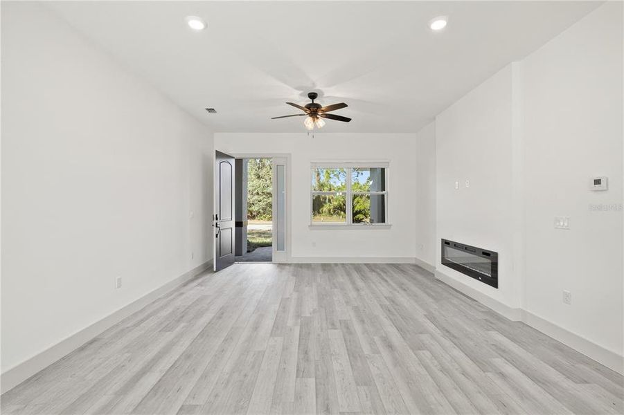 Spacious, unfurnished interior of a new home in , Port Charlotte (Image 21).