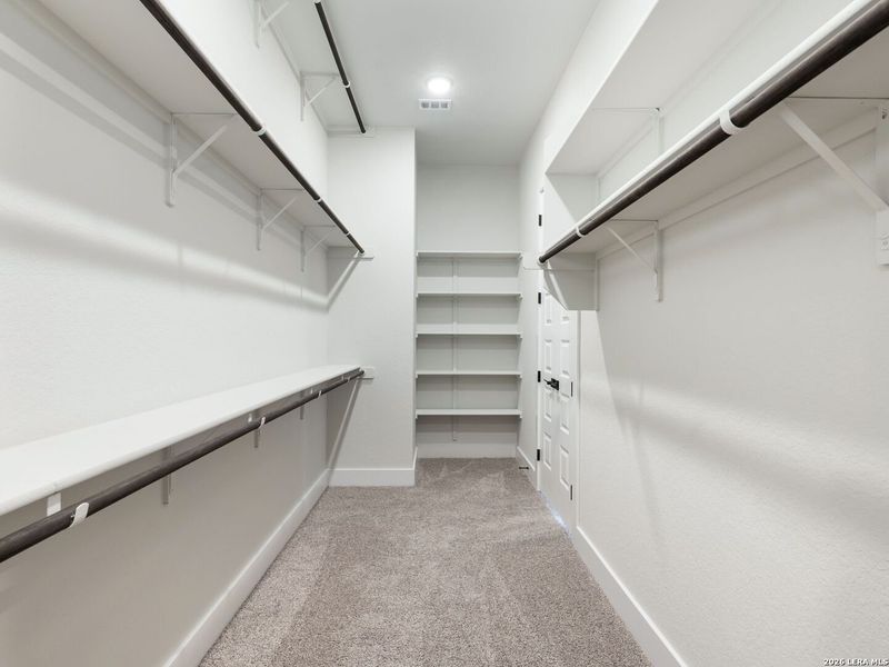 Spacious, unfurnished interior of a new home in Potranco Oaks 100's, Castroville (Image 50). Spacious, unfurnished interior of a new home in Potranco Oaks 100's, Castroville (Image 50).
