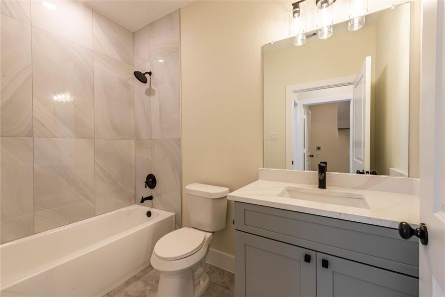 Furnished interior view inside a new home in , Santa Fe (Image 4).