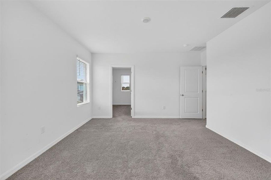 Spacious, unfurnished interior of a new home in Farm at Varrea, Plant City (Image 15).