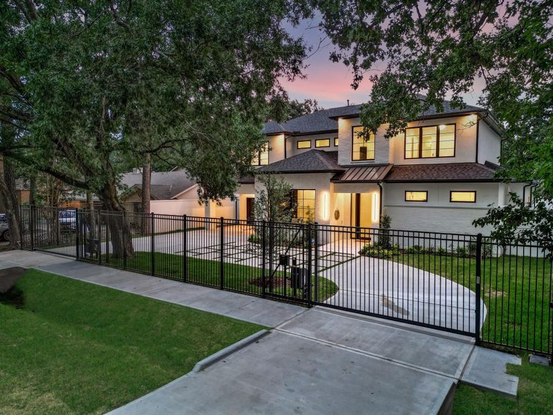 Front exterior of a new home in , Houston, TX, highlighting curb appeal (Image 26).