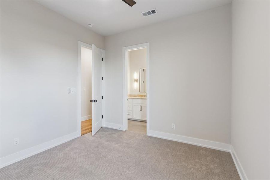 Spacious, unfurnished interior of a new home in , Sherman (Image 34).