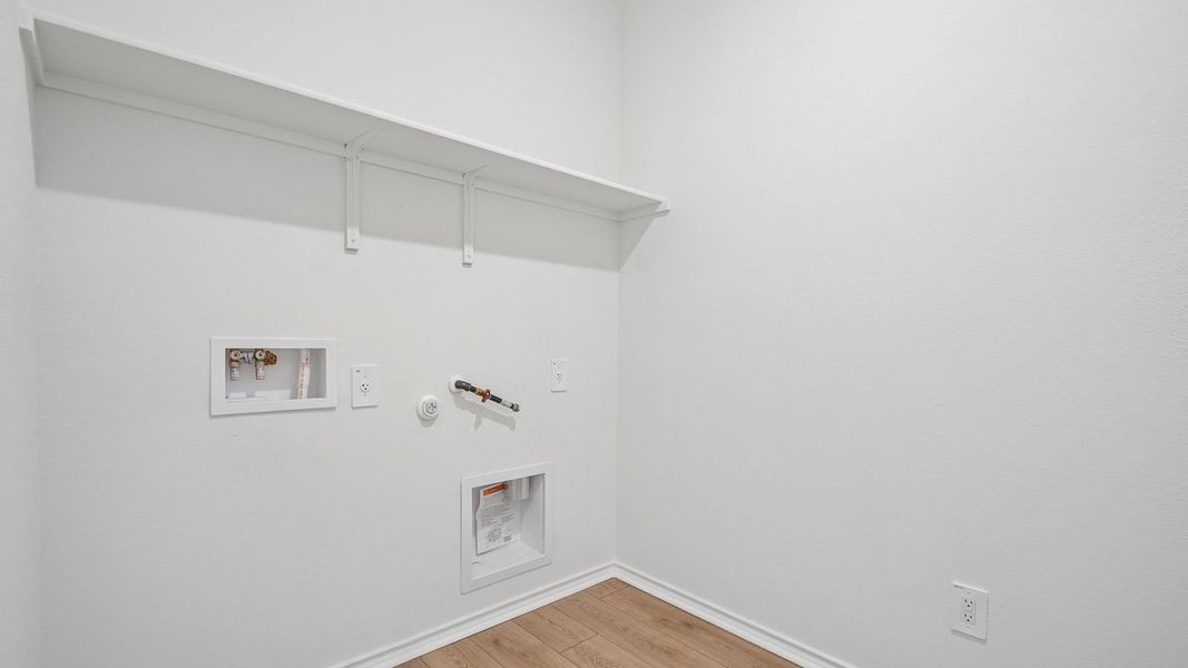 Spacious, unfurnished interior of a new home in Valverde, Bastrop (Image 20).