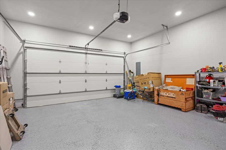 Spacious, unfurnished interior of a new home in , Granbury (Image 22).