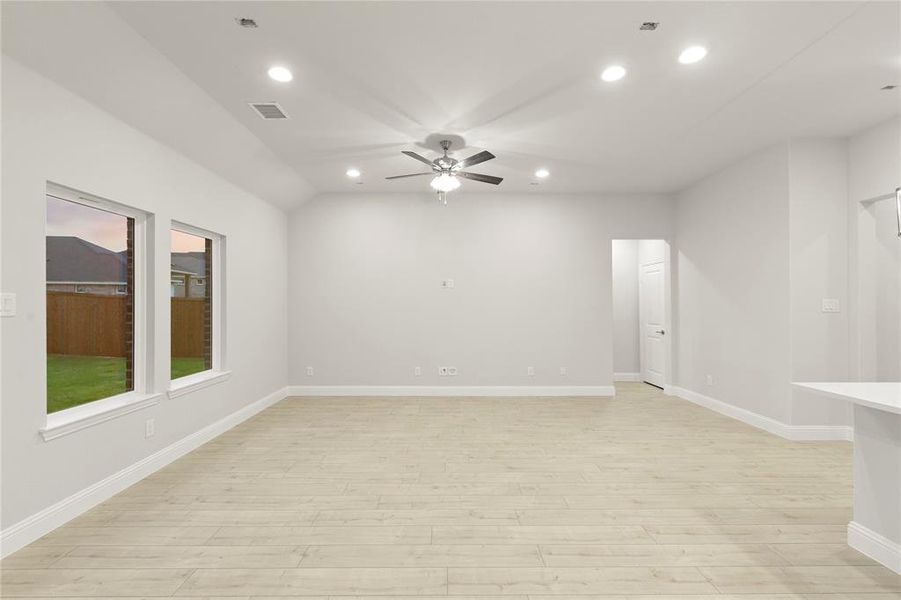 Spacious, unfurnished interior of a new home in Creekside, Royse City (Image 24).