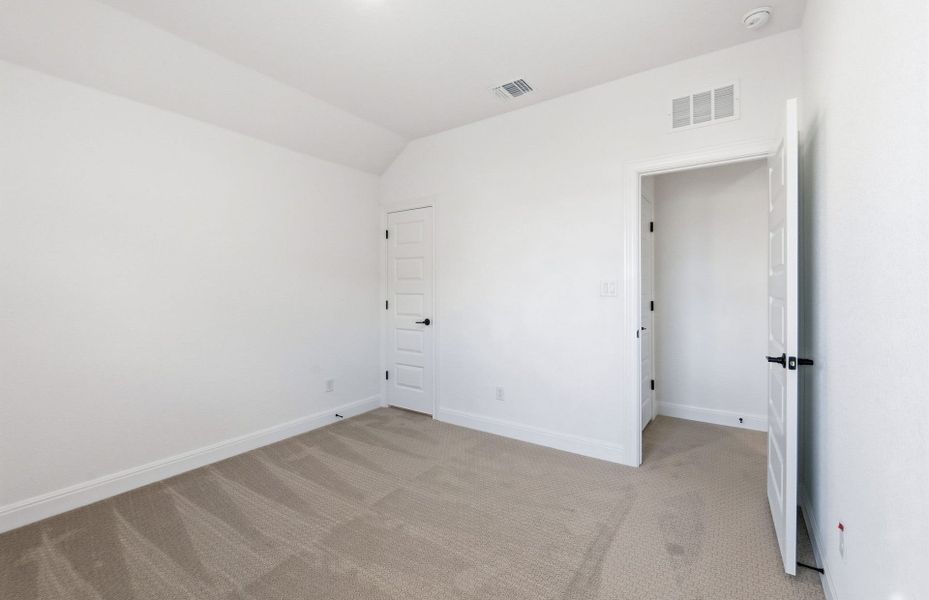 Spacious, unfurnished interior of a new home in Santa Rita Ranch, Liberty Hill (Image 46).