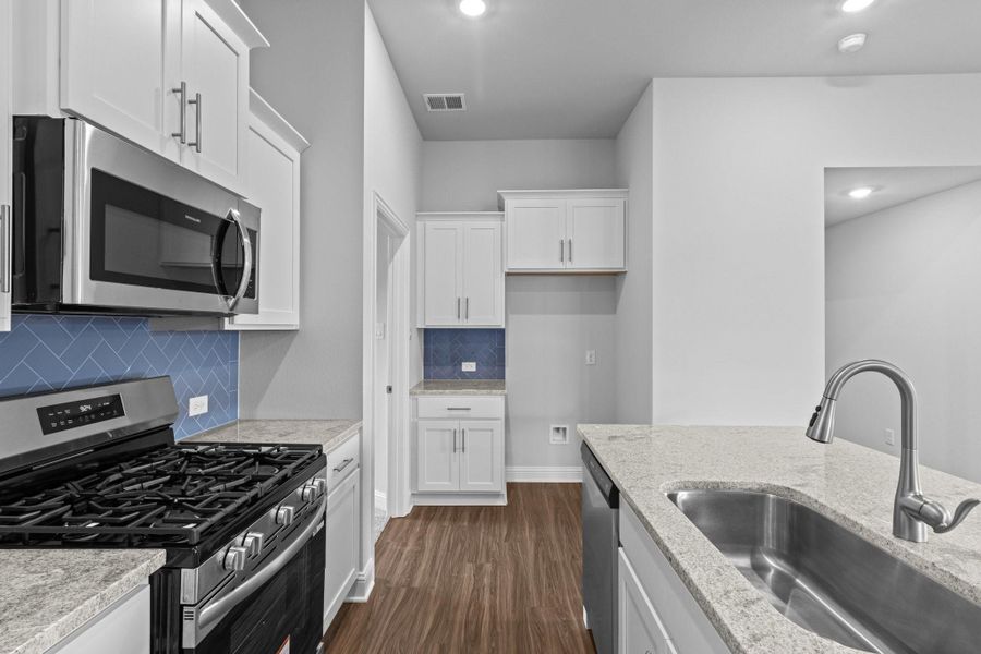 Furnished interior view inside a new home in River Ranch Trails, Dayton (Image 14).