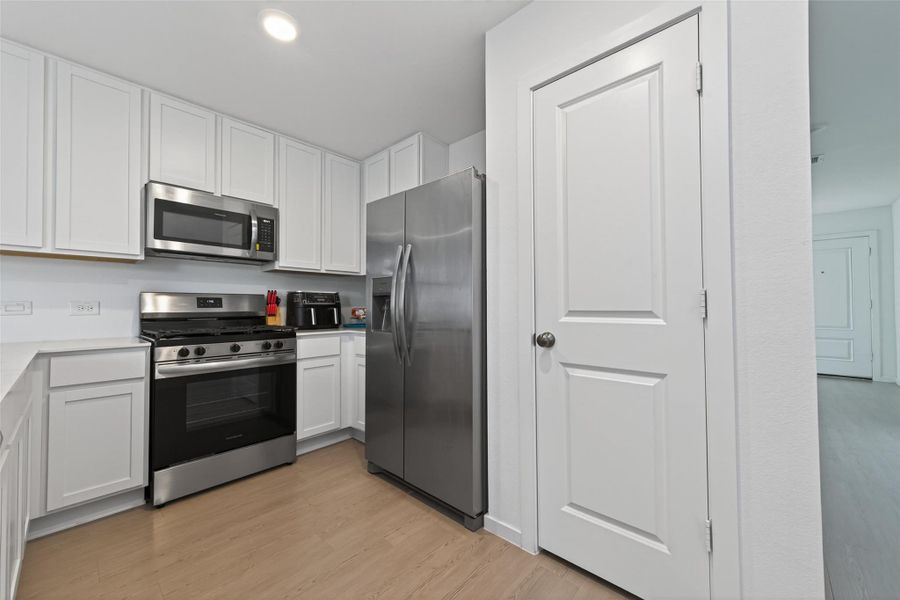 Furnished interior view inside a new home in Indian Springs, Crosby (Image 15).