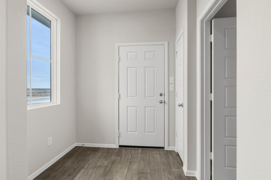 Spacious, unfurnished interior of a new home in Casetta Ranch, Kyle (Image 17).