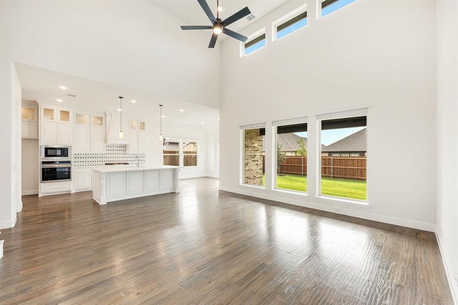 Spacious, unfurnished interior of a new home in Wildflower Ranch 60-65, Fort Worth (Image 34). Spacious, unfurnished interior of a new home in Wildflower Ranch 60-65, Fort Worth (Image 34).