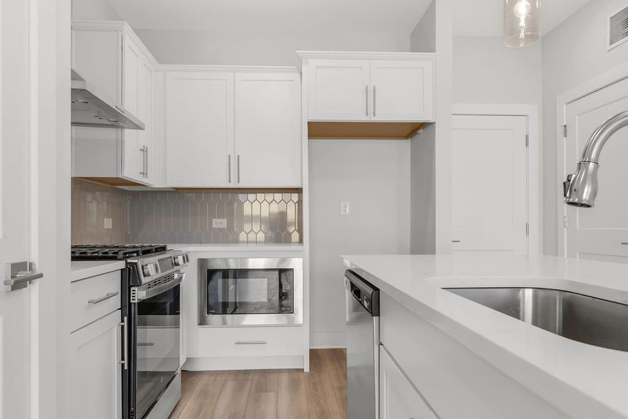 Furnished interior view inside a new home in Echo Park, Suwanee (Image 10).
