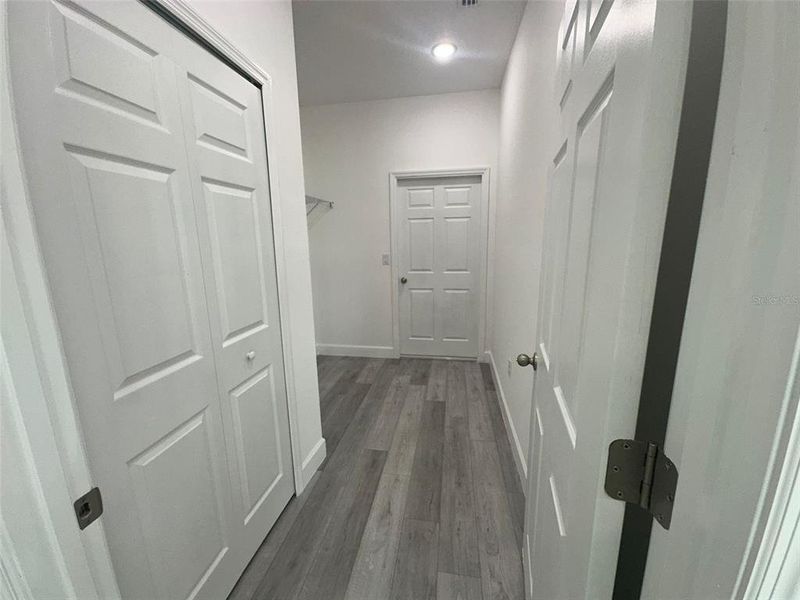 Spacious, unfurnished interior of a new home in , Ocala (Image 5).