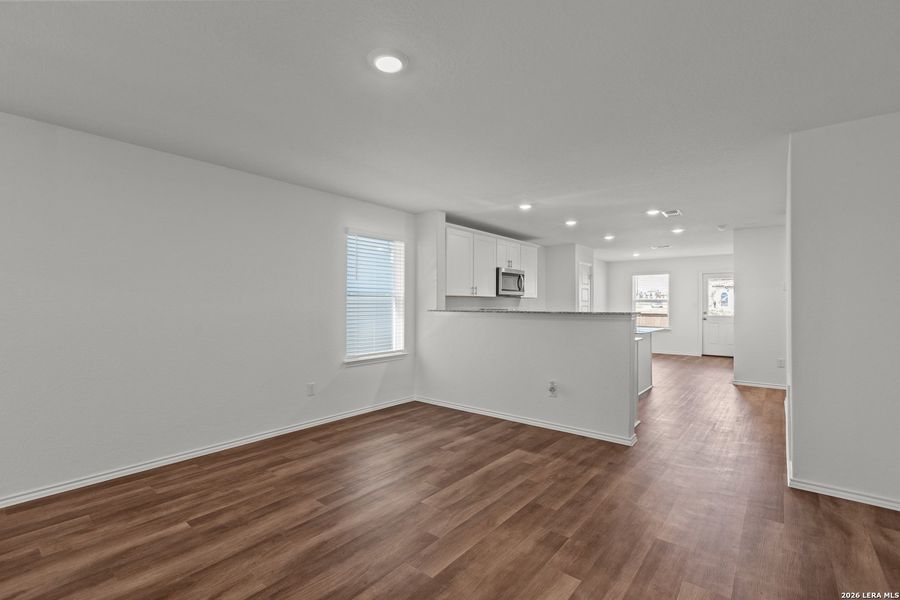 Spacious, unfurnished interior of a new home in The Overlook at Creekside, New Braunfels (Image 28). Spacious, unfurnished interior of a new home in The Overlook at Creekside, New Braunfels (Image 28).