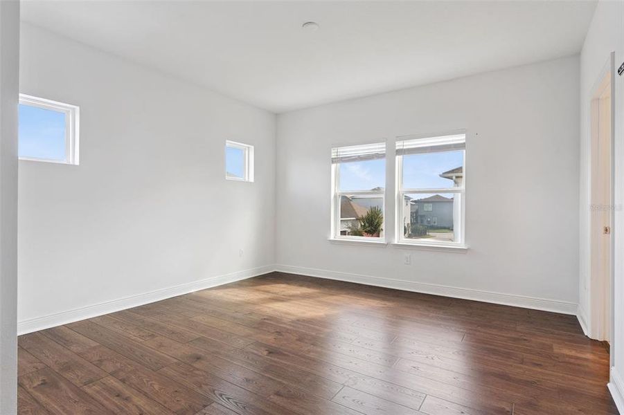 Spacious, unfurnished interior of a new home in , Orlando (Image 26).