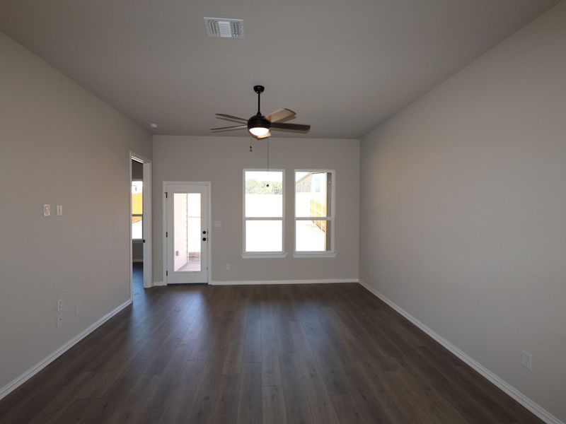 Spacious, unfurnished interior of a new home in Heritage, Dripping Springs (Image 30).