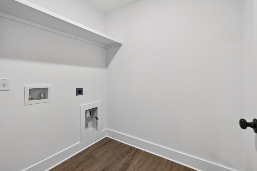 Spacious, unfurnished interior of a new home in , Charleston (Image 27).