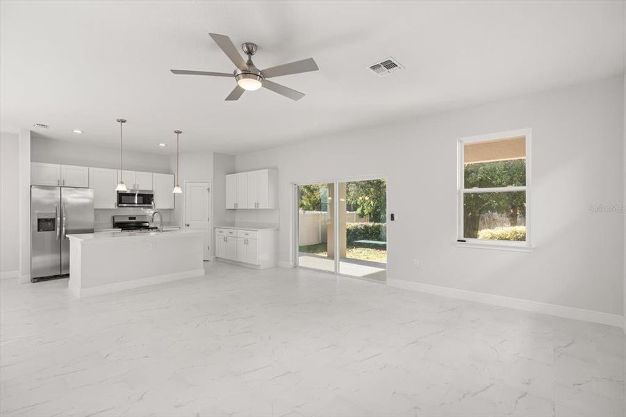 Spacious, unfurnished interior of a new home in , Casselberry (Image 15).