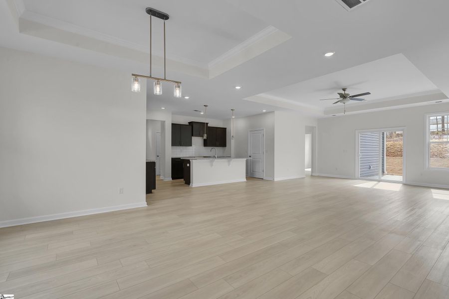 Spacious, unfurnished interior of a new home in Lynbrook, Boiling Springs (Image 12).