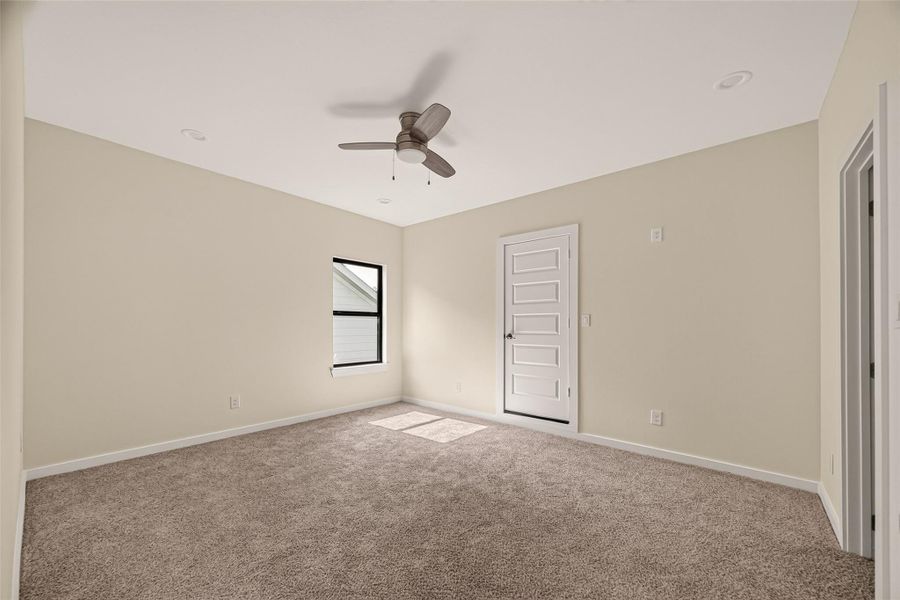 Spacious, unfurnished interior of a new home in , Houston (Image 23).