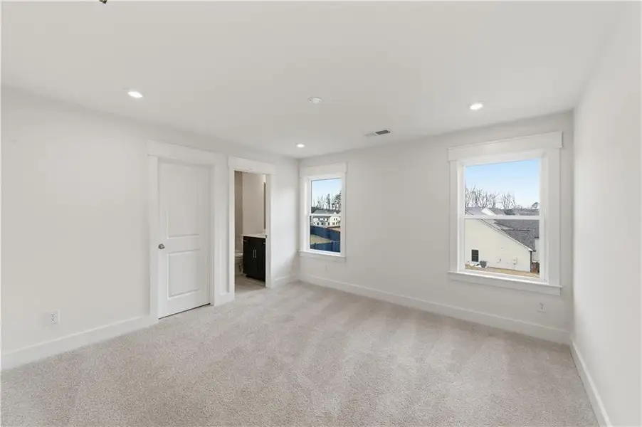 Spacious, unfurnished interior of a new home in Springside Reserve, Powder Springs (Image 25).