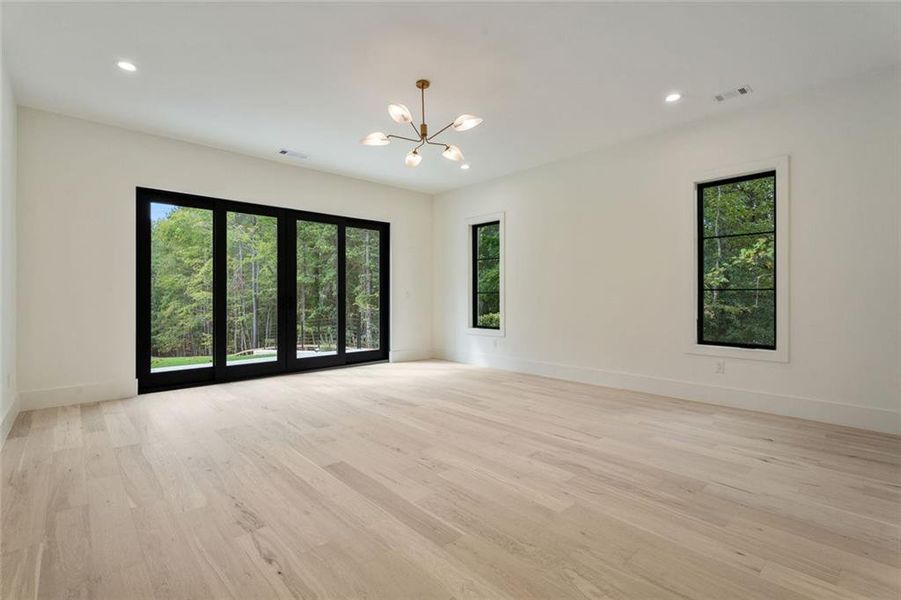 Spacious, unfurnished interior of a new home in , Alpharetta (Image 40).