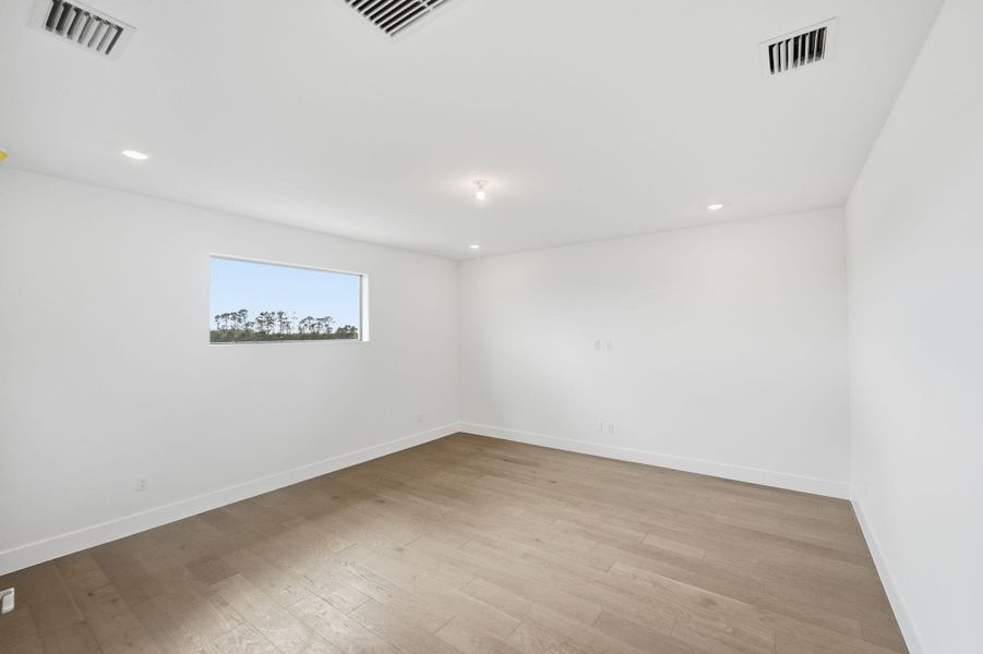 versailles_qmi_hs123_media_2of2_f2[1]