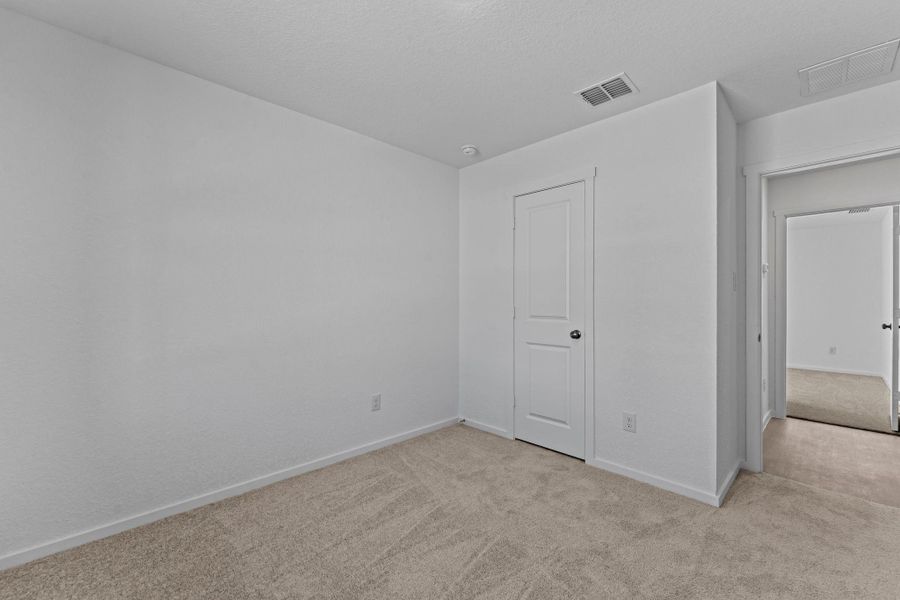 Spacious, unfurnished interior of a new home in Friendship Oaks, Fredericksburg (Image 13).