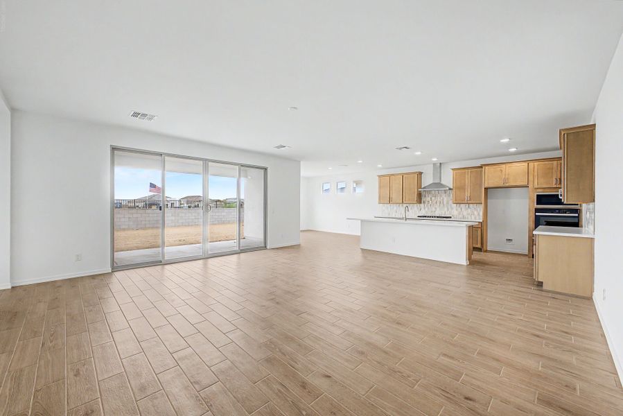 Spacious, unfurnished interior of a new home in White Tank Vistas, Waddell (Image 8). Spacious, unfurnished interior of a new home in White Tank Vistas, Waddell (Image 8).
