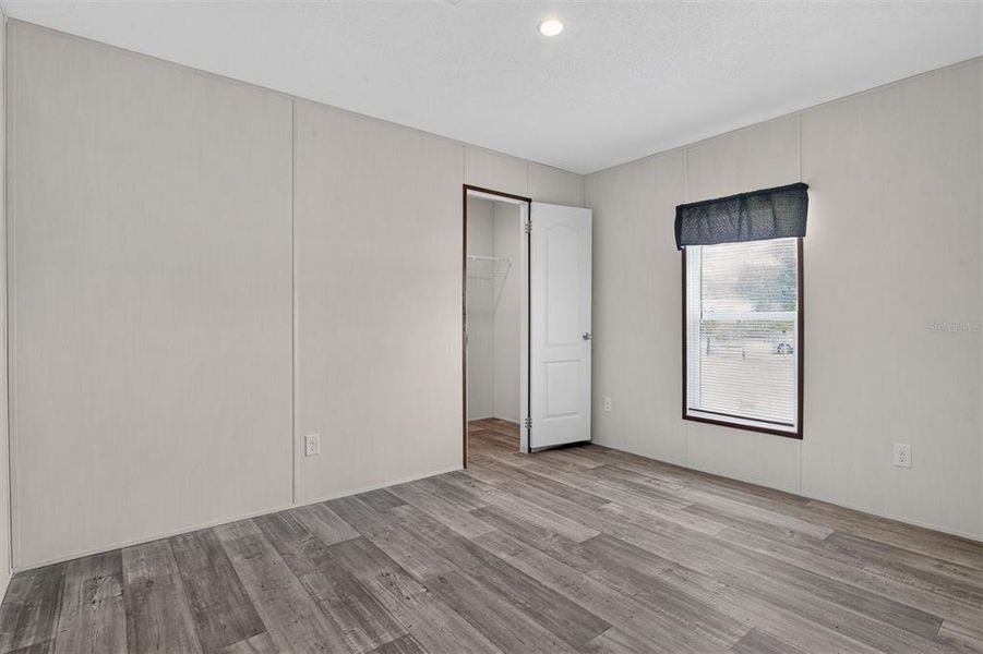 Spacious, unfurnished interior of a new home in , Bronson (Image 19).