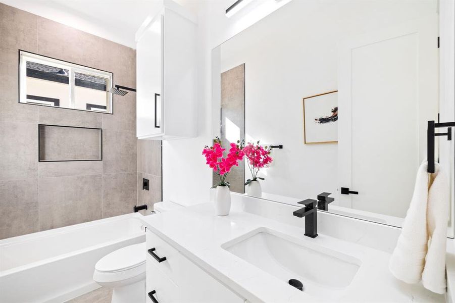 Furnished interior view inside a new home in , Dallas (Image 11).