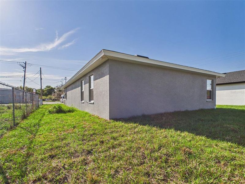 Exterior details and patio area of a home in , Lakeland (Image 18).