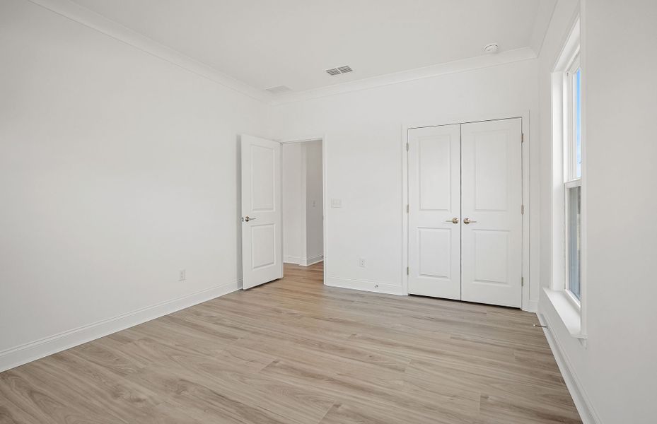 Spacious, unfurnished interior of a new home in Forest Creek, Waxhaw (Image 16).