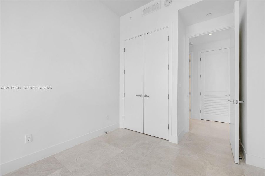 Spacious, unfurnished interior of a new home in , Miami (Image 24).