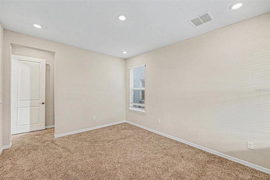 Spacious, unfurnished interior of a new home in Eave's Bend at Artisan Lakes, Palmetto (Image 22).