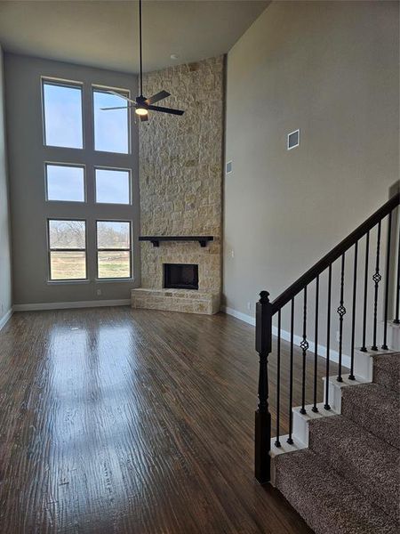 Spacious, unfurnished interior of a new home in Pecan Grove, Whitesboro (Image 17).