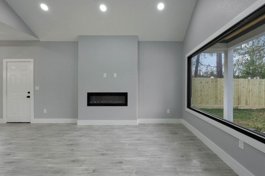Spacious, unfurnished interior of a new home in , Willis (Image 16).