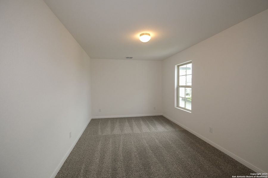 Spacious, unfurnished interior of a new home in Winding Brook, San Antonio (Image 15). Spacious, unfurnished interior of a new home in Winding Brook, San Antonio (Image 15).