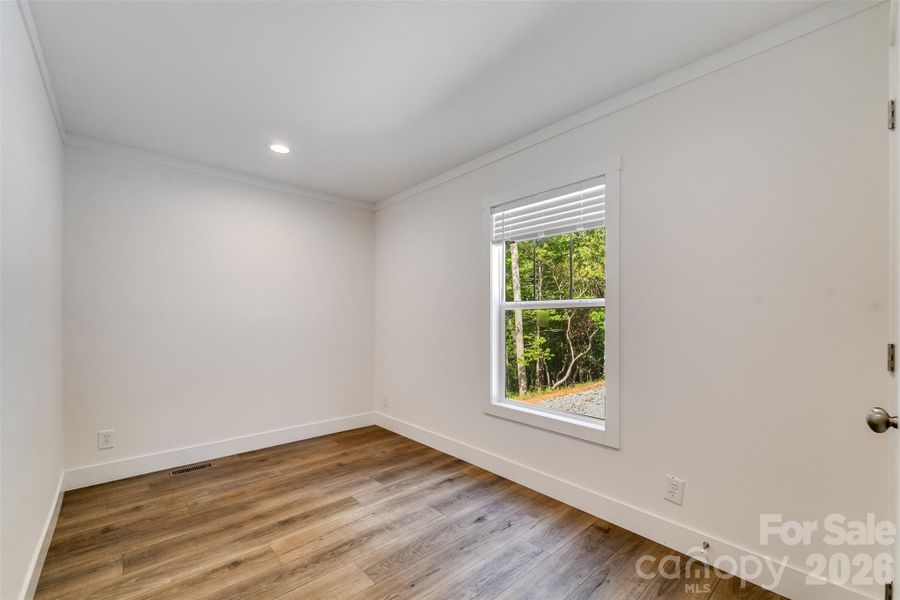 Spacious, unfurnished interior of a new home in , Hayesville (Image 23).