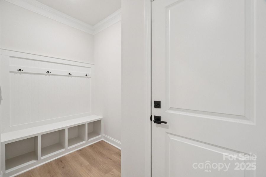 Spacious, unfurnished interior of a new home in Sylvan Creek, Denver (Image 36).