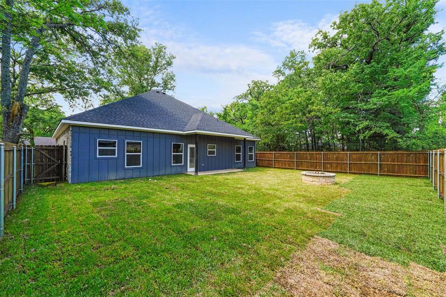 Exterior details and patio area of a home in , Trinidad (Image 4).