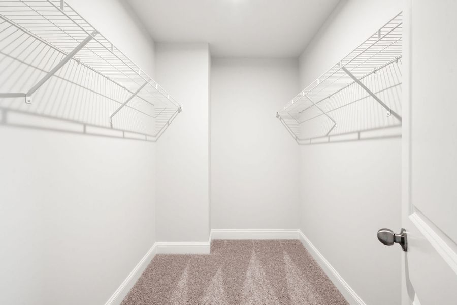 Spacious, unfurnished interior of a new home in Waterways, Richmond Hill (Image 15).