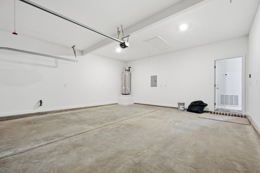 Spacious, unfurnished interior of a new home in McCarthy Estates, Defuniak Springs (Image 29).