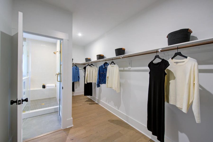 Knoll Primary Closet