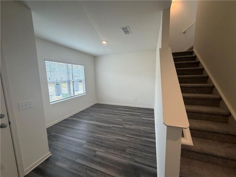 Spacious, unfurnished interior of a new home in Mt. Tabor Ridge, Dallas (Image 27).
