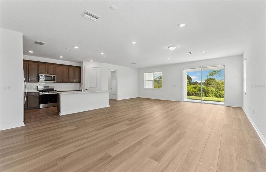 Spacious, unfurnished interior of a new home in Riverwood, Zephyrhills (Image 15).