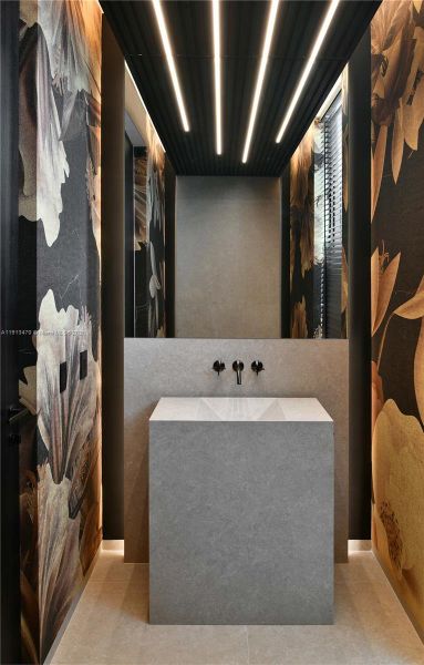 Community amenities in , Miami Beach (Image 32).